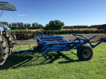 Round Bale Feed Out Machine
