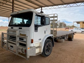 1996 Acco International Truck