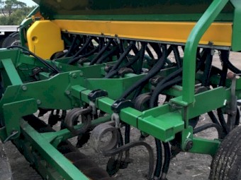 Under Auction - (A201) 2006 Aitchison 8122CT Seeder 