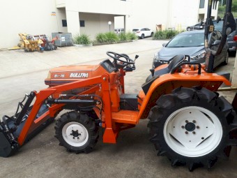 Kubota B1-16DT Tractor 20hp, 4in1 loader, 4wd, 9 speed Manual, 3-point