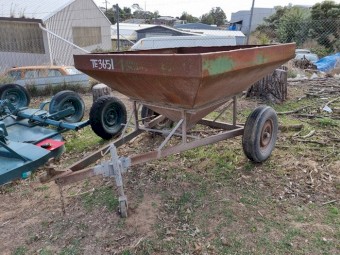 Trailing Sheep Feeder