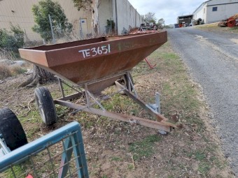 Trailing Sheep Feeder