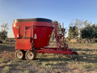 Under Auction - (A210) 2021 NDE FS700 Vertical Mixer Wagon 