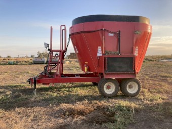 Under Auction - (A210) 2021 NDE FS700 Vertical Mixer Wagon 