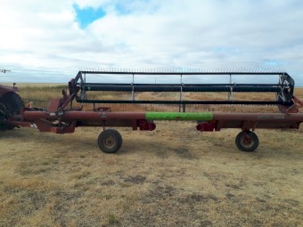 Case IH 8220 - 25ft PTO Windrower