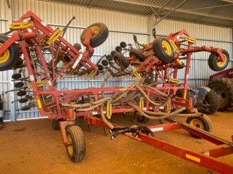 Bourgault 8810 Airseeder Bar Only