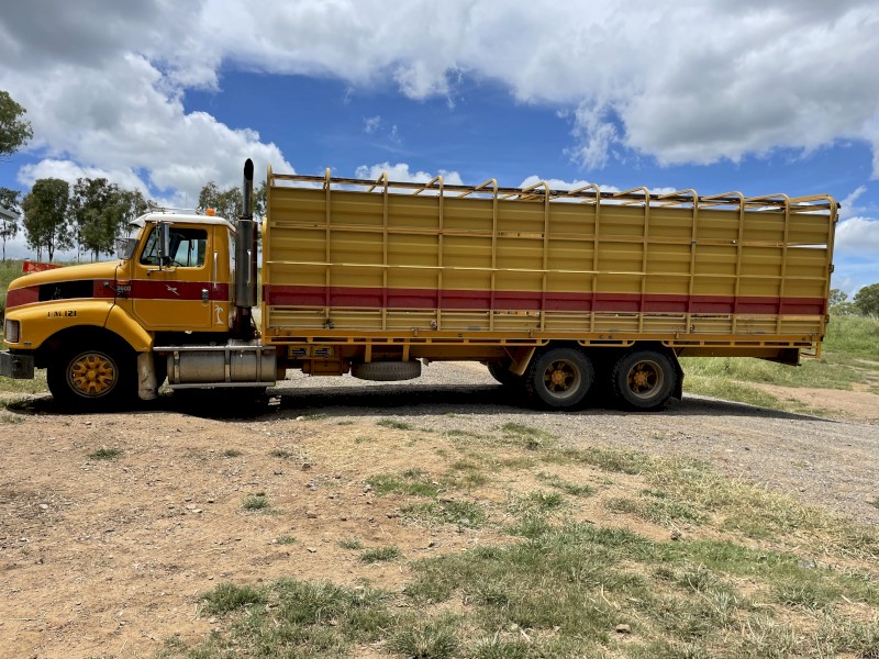 1992 S Line International 3600 body truck