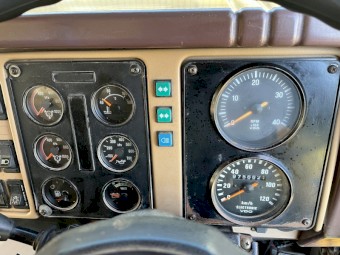 1992 S Line International 3600 body truck