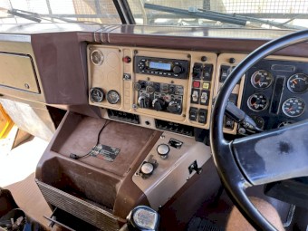 1992 S Line International 3600 body truck