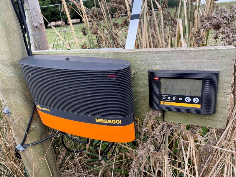 Gallagher MB2800i electric fence set up Farm Tender