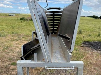 Perkinz Crutchmaster Sheep Handler