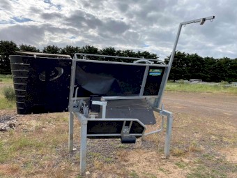 Perkinz Crutchmaster Sheep Handler