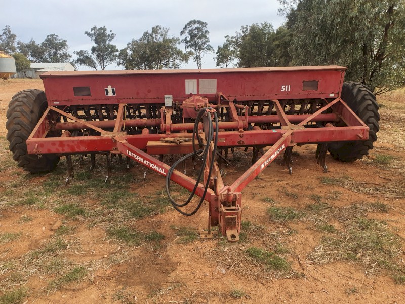 International 511 24 run Combine Allan Johns Under Carriage