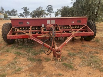 International 511 24 run Combine Allan Johns Under Carriage
