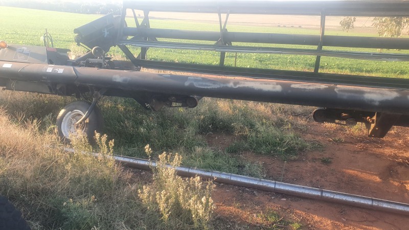 21ft Macdon 3000 Windrower