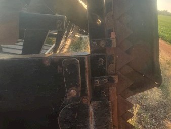 21ft Macdon 3000 Windrower