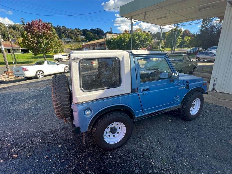 1987 Suzuki Sierra 1.3L 5 speed manual 4X4
