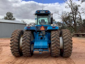 2001 New Holland 9482 Tractor