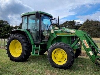 2000 John Deere 6110