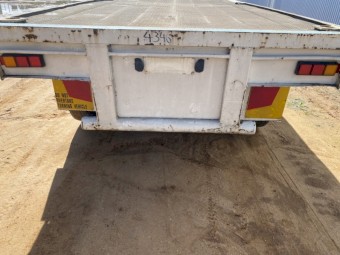 40' Flat Top with Container Pins