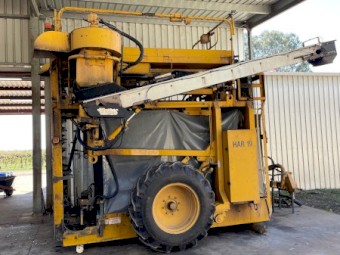 UR 800 Series Grape Harvester