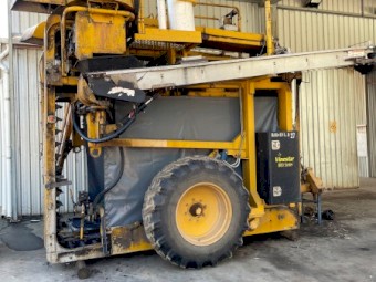 UR 800 Series Grape Harvester