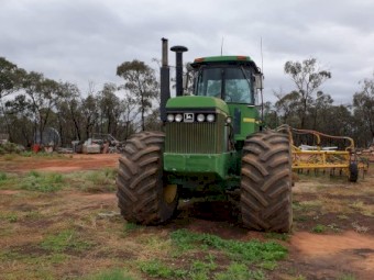 John Deere 8450 Tractor