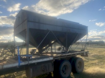 Isuzu Truck with 10 tonne Grouper