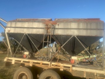 Isuzu Truck with 10 tonne Grouper