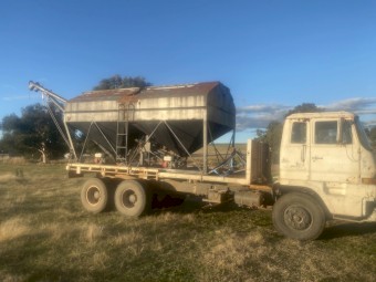 Isuzu Truck with 10 tonne Grouper