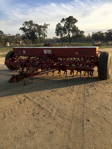 International 511 Combine