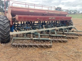 Massey Ferguson 24 run Direct drill trash combine