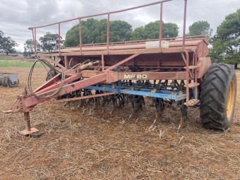 Massey Ferguson 24 run Direct drill trash combine