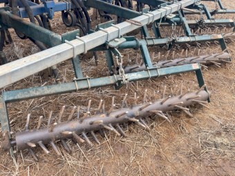 Massey Ferguson 24 run Direct drill trash combine