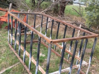 Hay feeders x4 will not separate