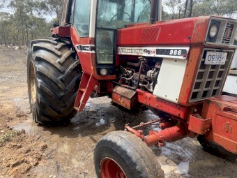 International 986 Tractor
