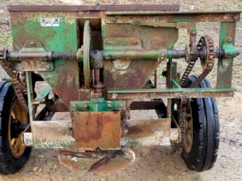 Crump Messmate Fertiliser Spreader