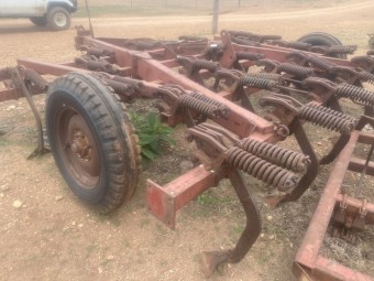 International 211 Scarifier 29 tyne