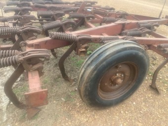 International 211 Scarifier 29 tyne