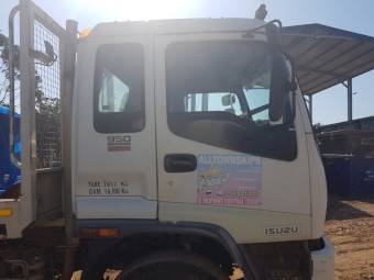 2007 Isuzu FVR Skip Truck 9 Tonne Lifter