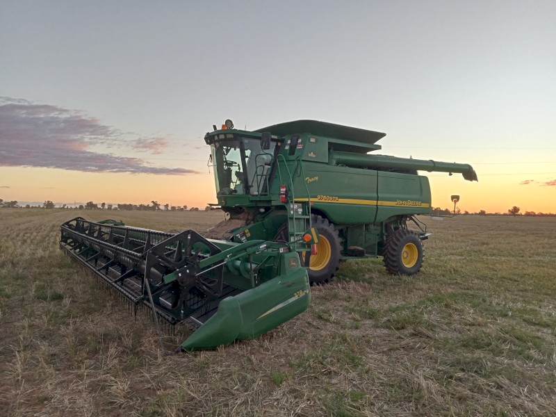 2004 John Deere 9760 Header with 36ft Draper Front