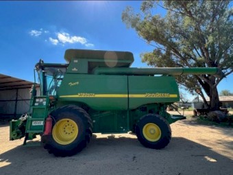 2004 John Deere 9760 Header with 36ft Draper Front