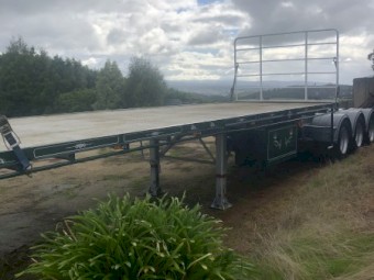 2004 Freighter Flat Top Trailer
