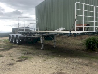 2004 Freighter Flat Top Trailer