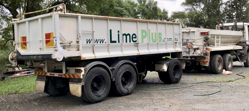 ## Price Reduction ## 13 Cub Metre Smith Custom self unloading/ Roller Mat Dog Trailer