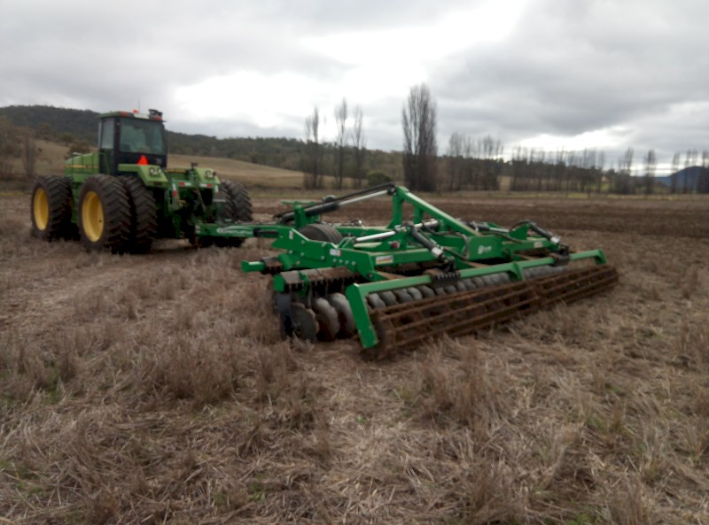 John Deere 8760 Tractor with K-Line Flexi-Coil 6.5m