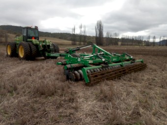 John Deere 8760 Tractor with K-Line Flexi-Coil 6.5m