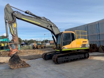 VOLVO EC220DL 13 BUILD 7800 HRS