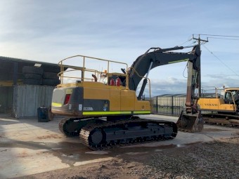 VOLVO EC220DL 13 BUILD 7800 HRS