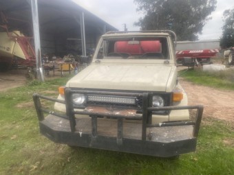 1989 Toyota Land Cruiser and Silvan 5m Boomspray